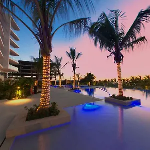 Apartment Seaside Retreat: Beachfront Comfort Near Historic Center Cartagena